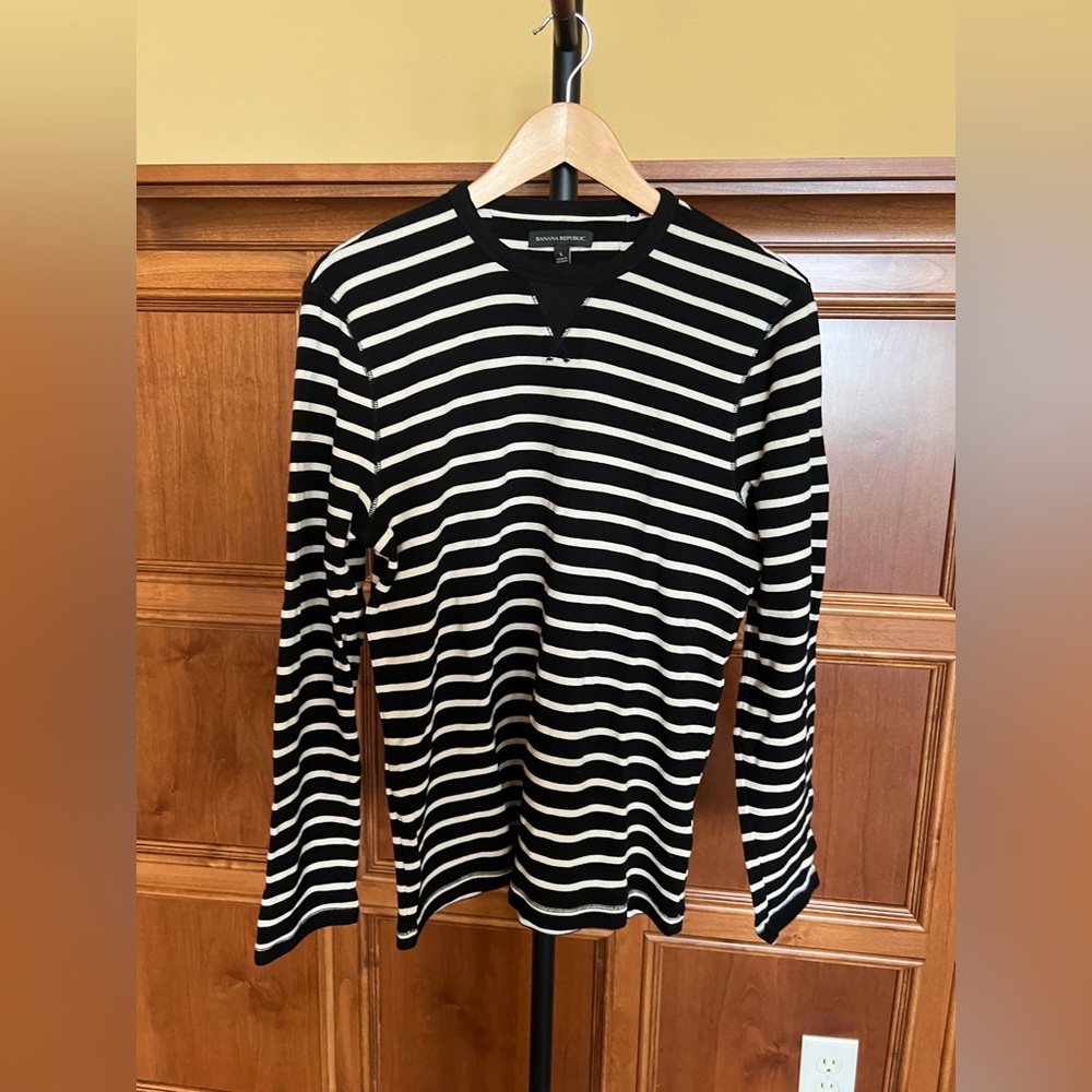 Banana Republic T-Shirt Men’s Long Sleeves Black and White Stripes Size L